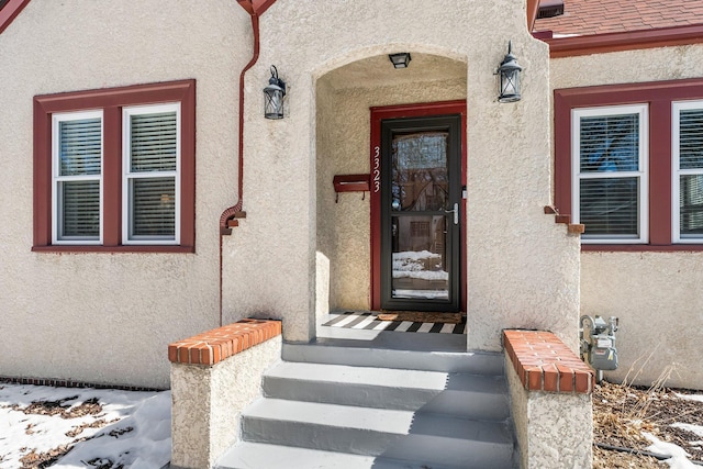 property entrance with stucco siding