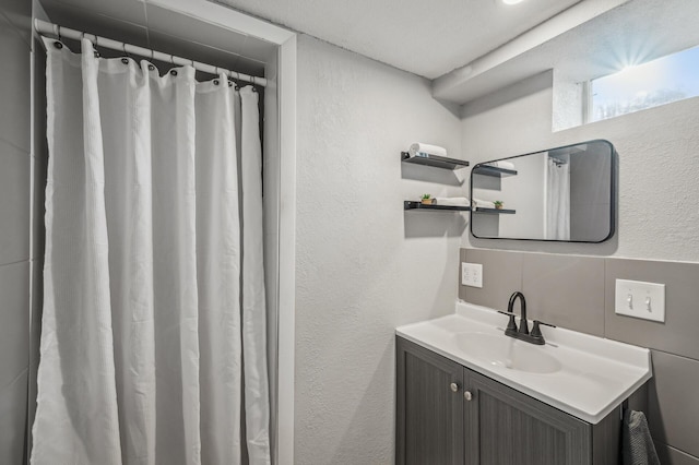 bathroom with vanity and backsplash