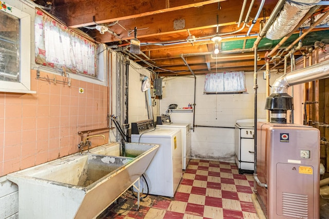 laundry room featuring sink and independent washer and dryer