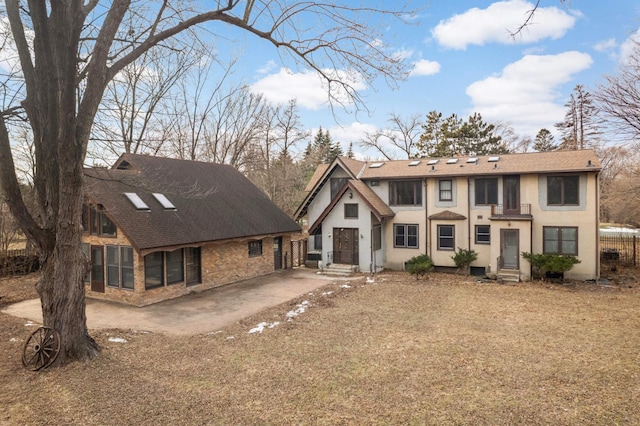 view of front of home featuring a patio area