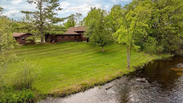 view of yard featuring a water view