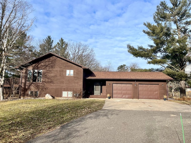 view of front facade with a garage, driveway, and a front lawn