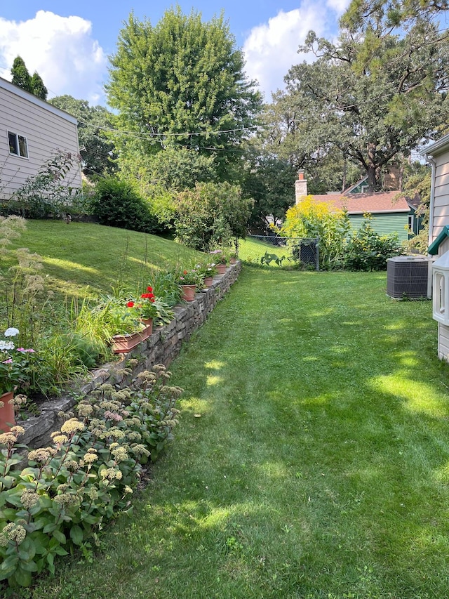 view of yard featuring cooling unit