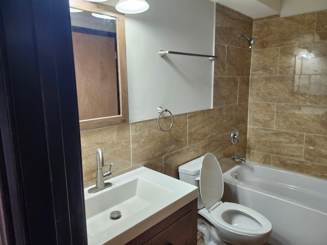 full bathroom with tiled shower / bath combo, toilet, vanity, tile walls, and tasteful backsplash