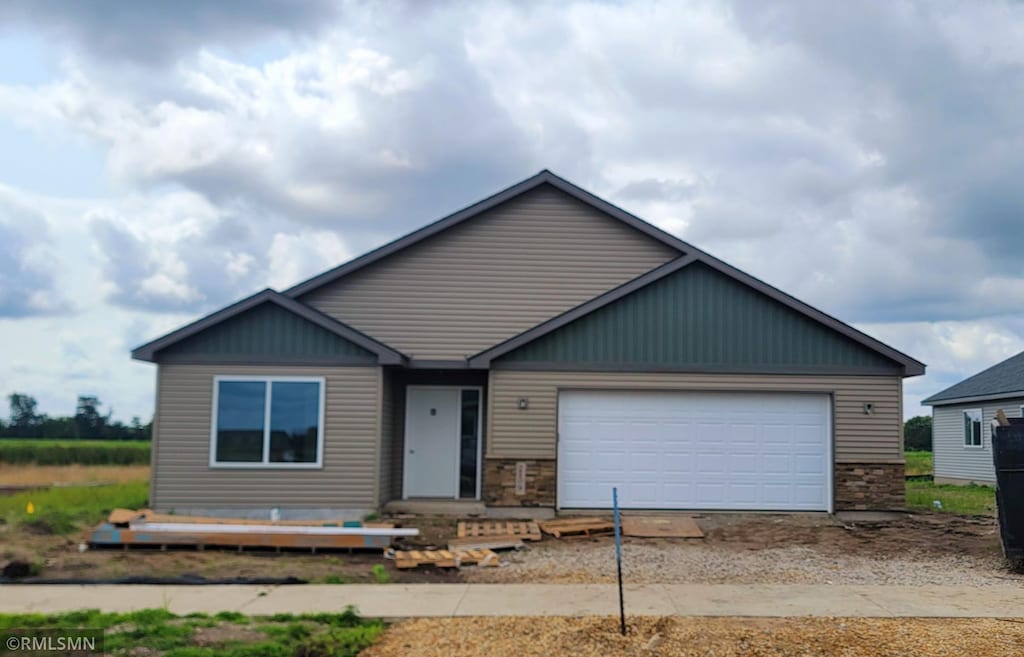 view of front facade with a garage