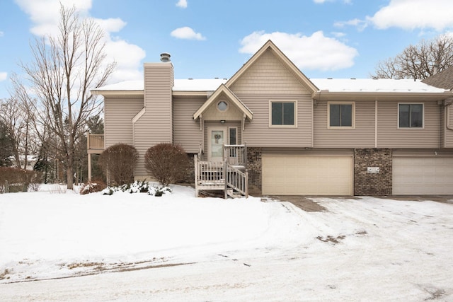 view of front facade featuring a garage