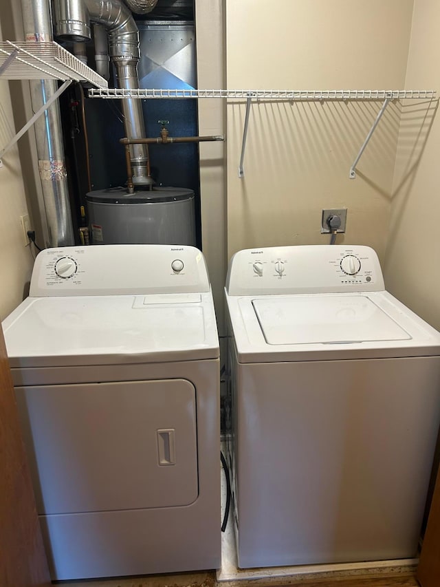 washroom featuring gas water heater and washer and clothes dryer