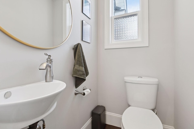 bathroom featuring toilet and sink