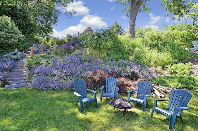 view of yard featuring a fire pit