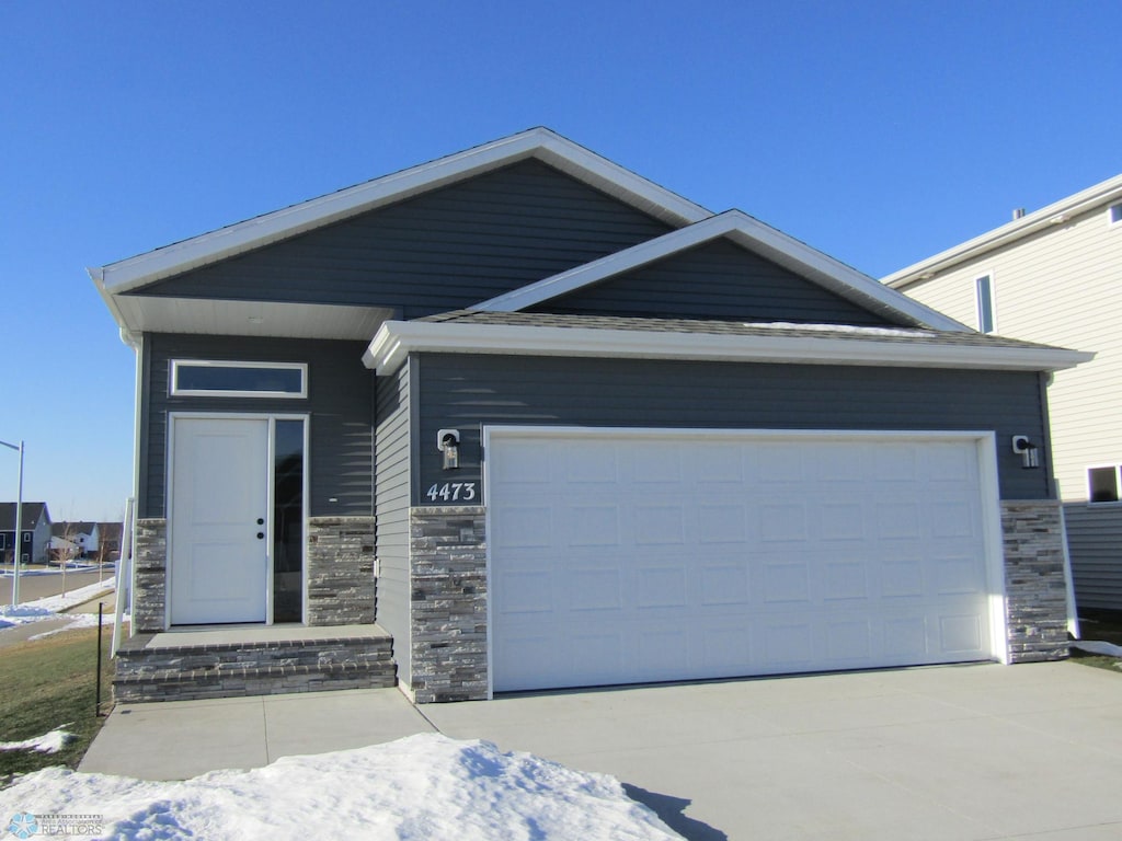 view of front of property featuring a garage