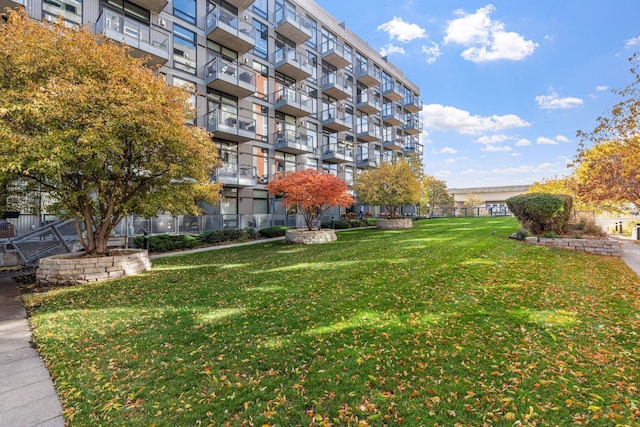 view of property's community featuring a lawn