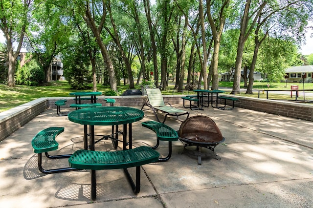 2800 Hamline Ave N Unit 150, Roseville, MN 55113 - view of community featuring a fire pit and a patio area