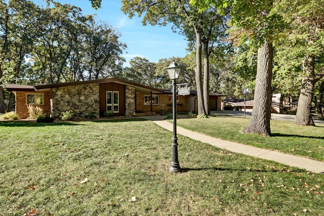 exterior space featuring a front lawn