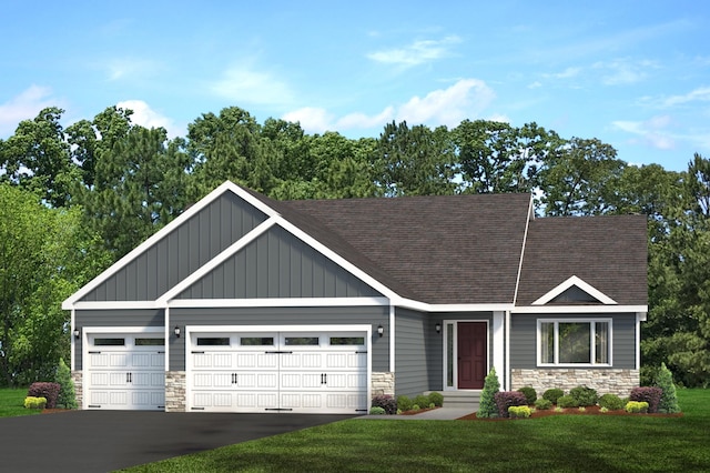 craftsman house featuring a garage and a front lawn