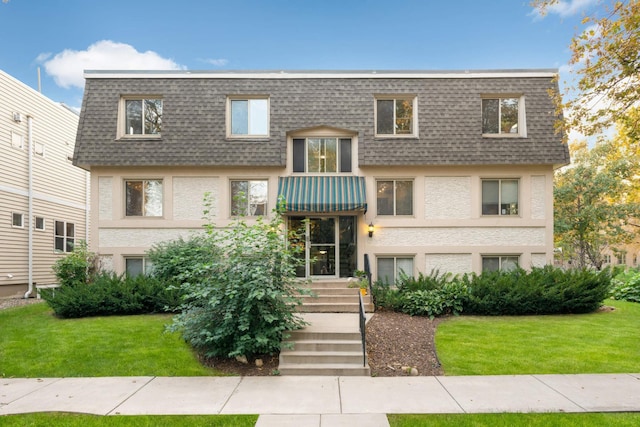 view of front of property with a front lawn