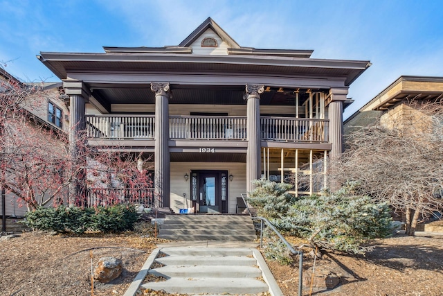 view of front of home featuring a balcony