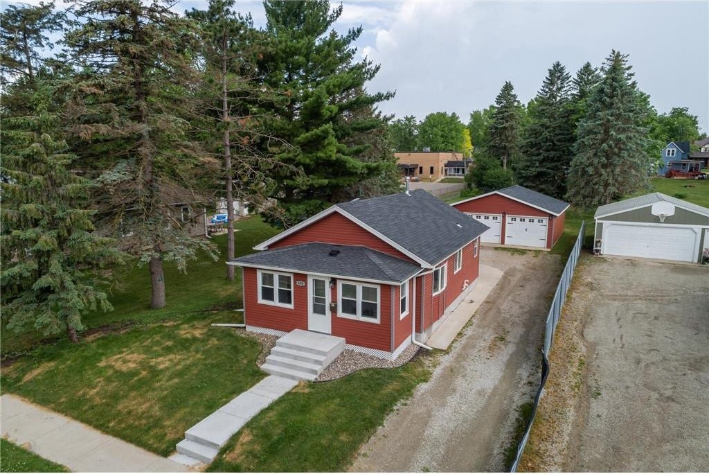 view of front of home with an outbuilding, a garage, and a front yard