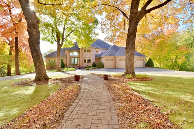 view of front of property featuring a front yard and a garage