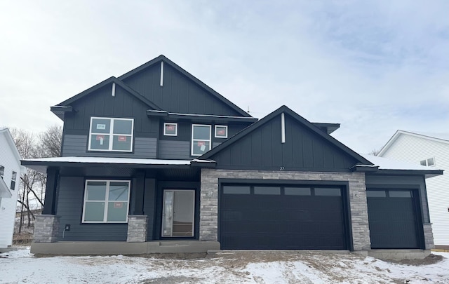 view of front facade featuring a garage