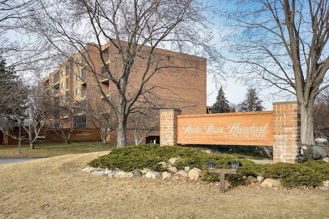 view of community / neighborhood sign