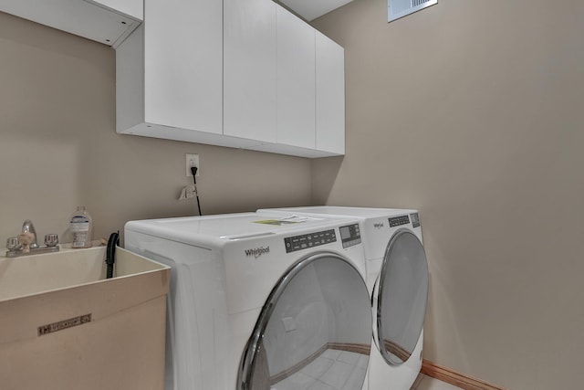 laundry room with sink, cabinets, and independent washer and dryer