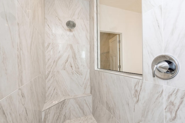 bathroom featuring a tile shower