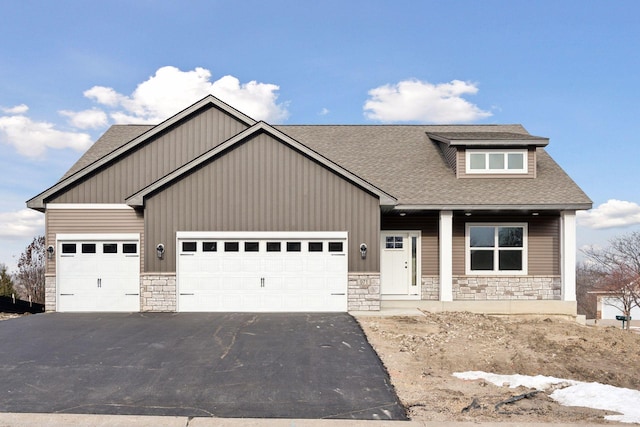 craftsman house featuring a garage