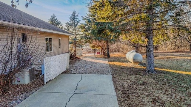 view of yard with a patio