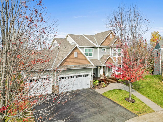 craftsman house featuring a front lawn and a garage