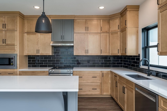 kitchen featuring hanging light fixtures, sink, appliances with stainless steel finishes, and tasteful backsplash