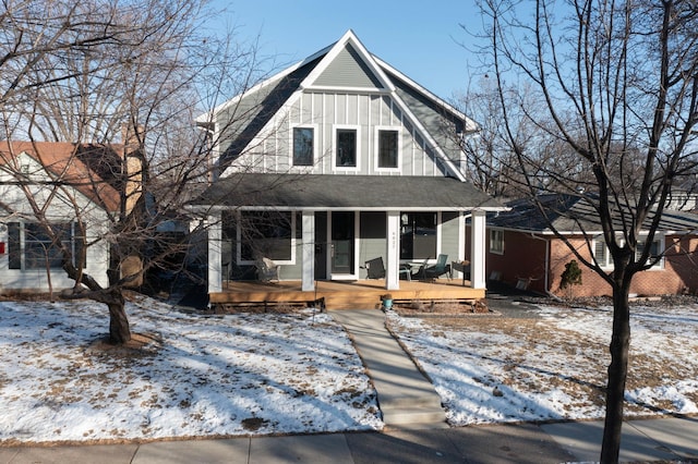 view of front facade featuring covered porch