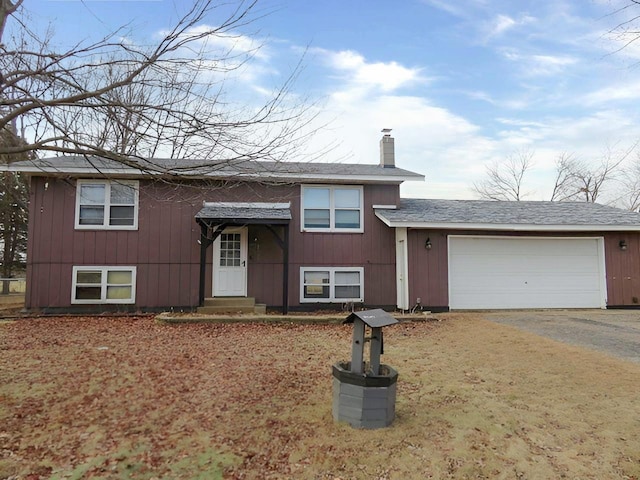 view of front facade featuring a garage