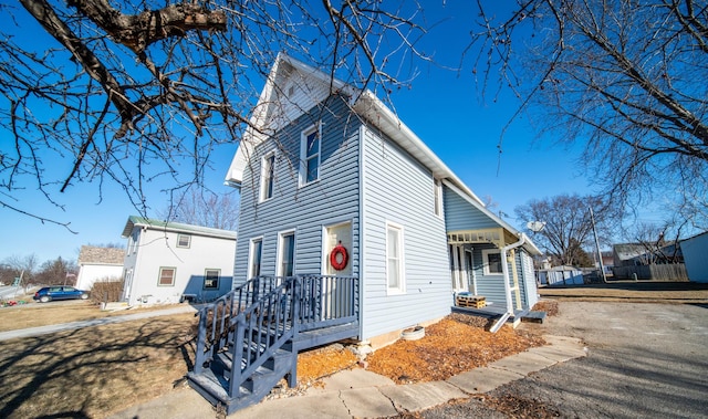 view of front of property