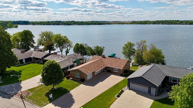 1606 Shore Dr, Worthington, MN 56187 - view of subject property featuring a nearby body of water