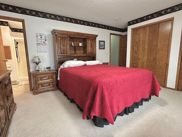 1606 Shore Dr, Worthington, MN 56187 - bedroom with light carpet, a textured ceiling, connected bathroom, and a closet