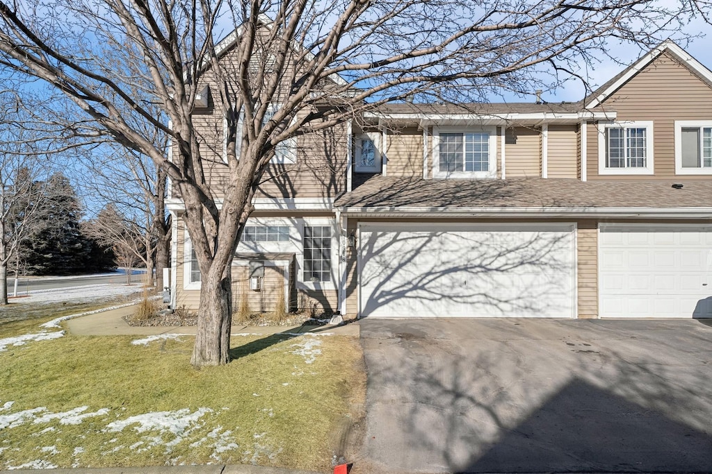 view of front facade with a garage and a front yard