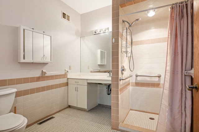 451 Everett St N, Stillwater, MN 55082 - full bath featuring tile walls, toilet, a shower stall, tile patterned flooring, and wainscoting