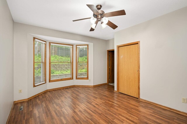 451 Everett St N, Stillwater, MN 55082 - unfurnished room featuring wood finished floors, ceiling fan, and baseboards