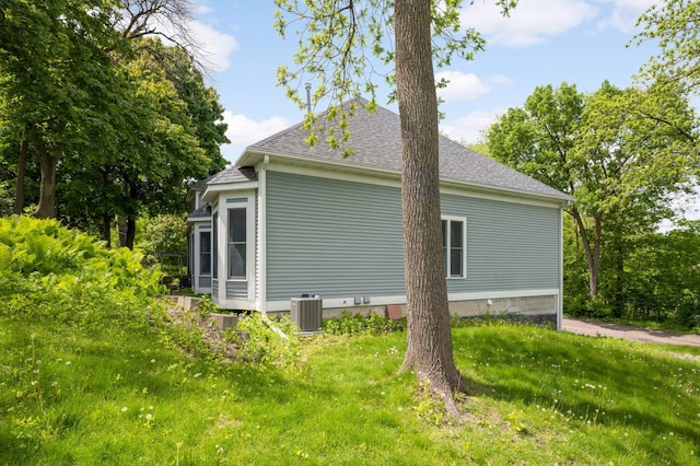 451 Everett St N, Stillwater, MN 55082 - view of side of property featuring central AC unit and a shingled roof