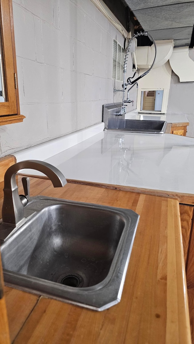 room details featuring sink