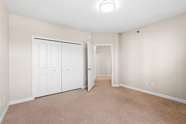 unfurnished bedroom with carpet flooring and a closet