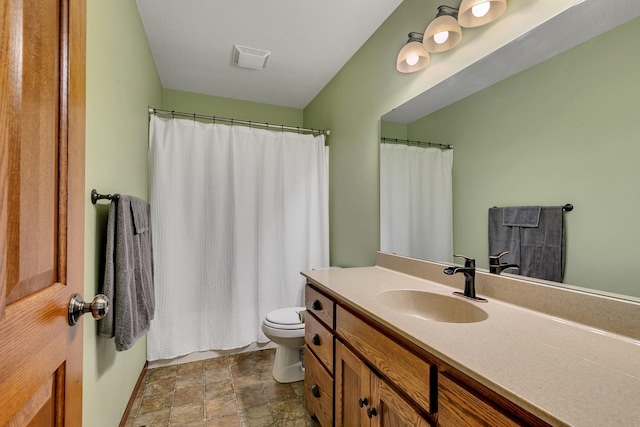 full bathroom with shower / bath combination with curtain, vanity, and toilet