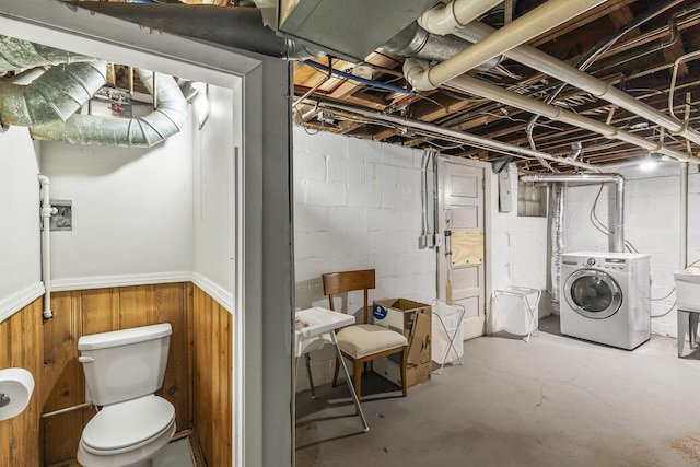 basement with washer / clothes dryer