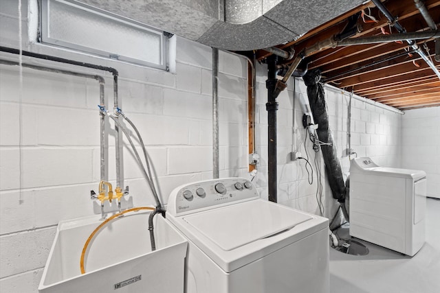 clothes washing area featuring washing machine and dryer