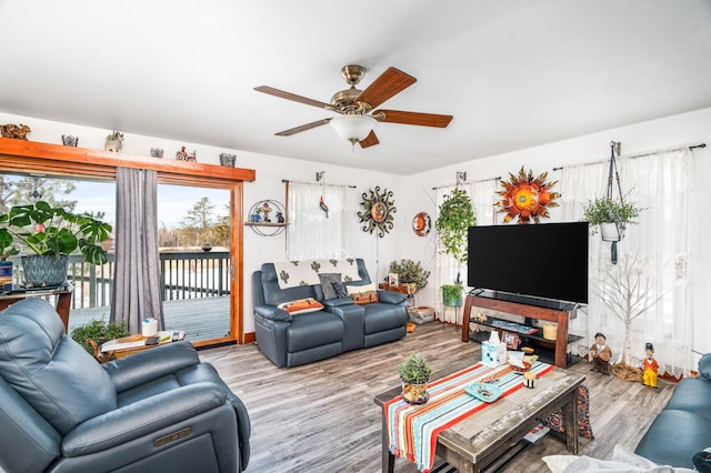 living room with light hardwood / wood-style floors and ceiling fan