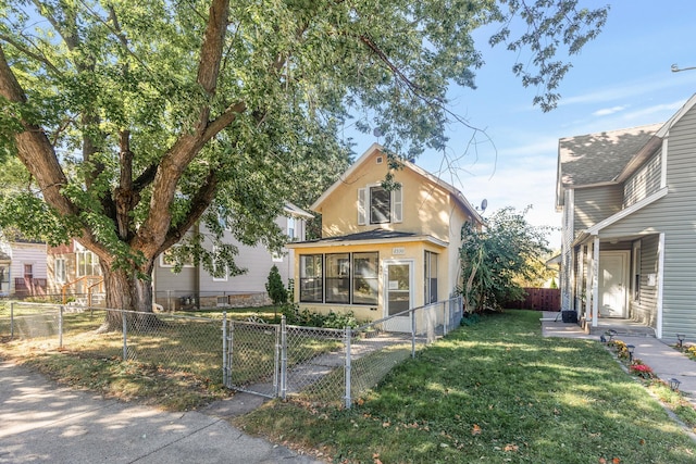 view of front facade with a front yard