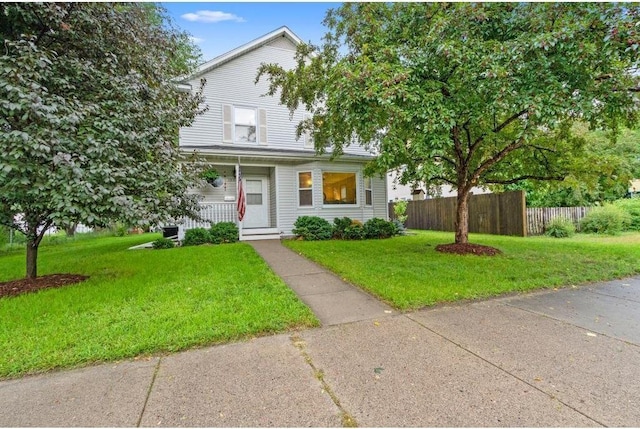 view of front of house featuring a front yard