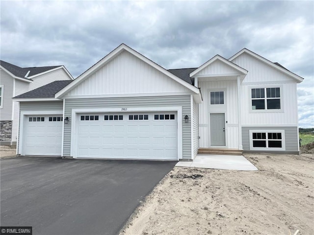 view of front facade featuring a garage