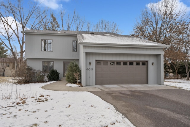 view of front facade featuring a garage