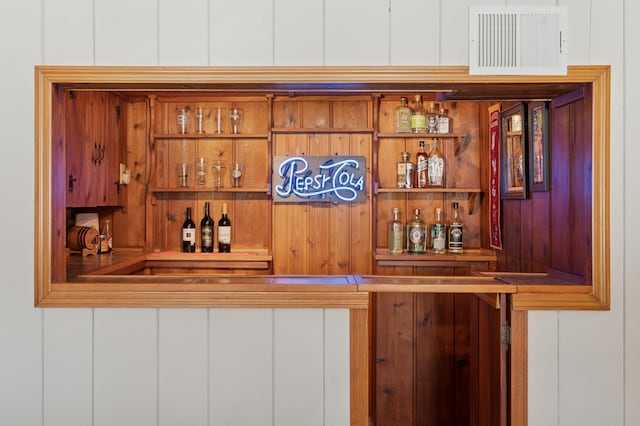 bar featuring visible vents and a dry bar